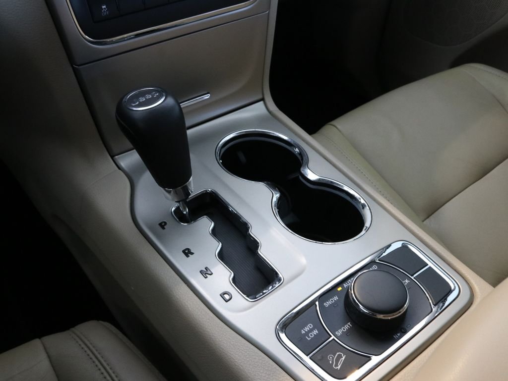 Used 2011 Gray Jeep Limited image 18