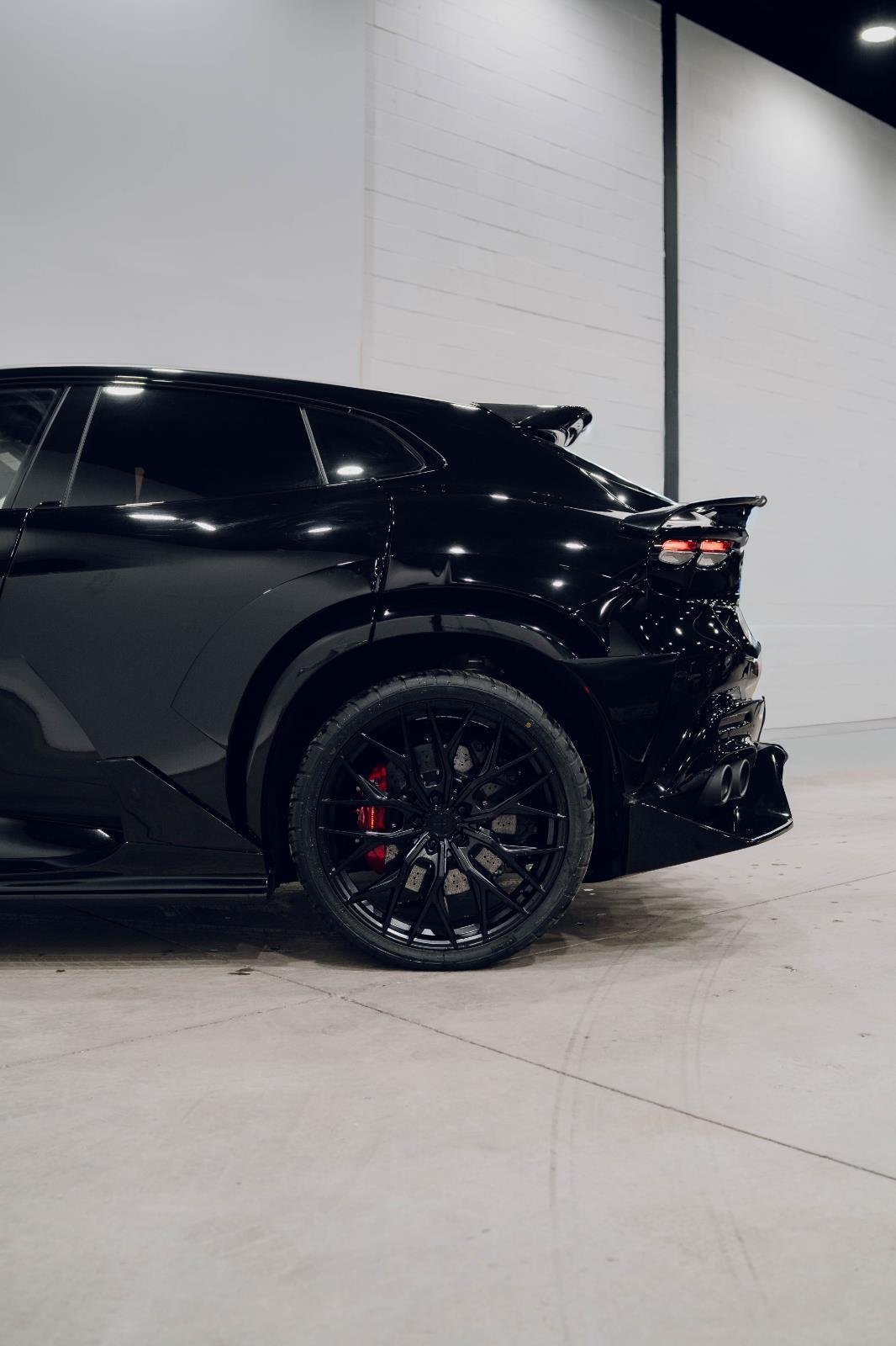 Used 2025 Black Ferrari Venuum Forged Widebody image 4