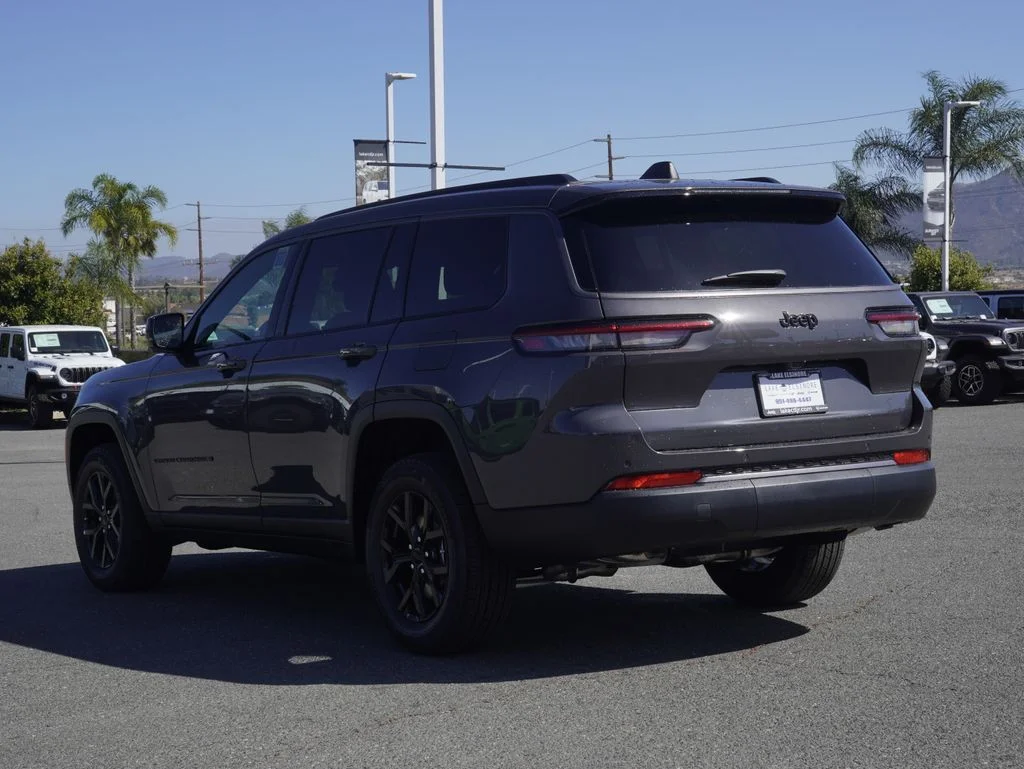 New 2026 Baltic Gray Metallic Clear-Coat Exterior Paint Jeep Altitude image 5