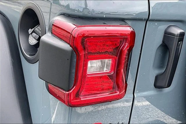 Used 2024 Anvil Clearcoat Jeep Sport image 23