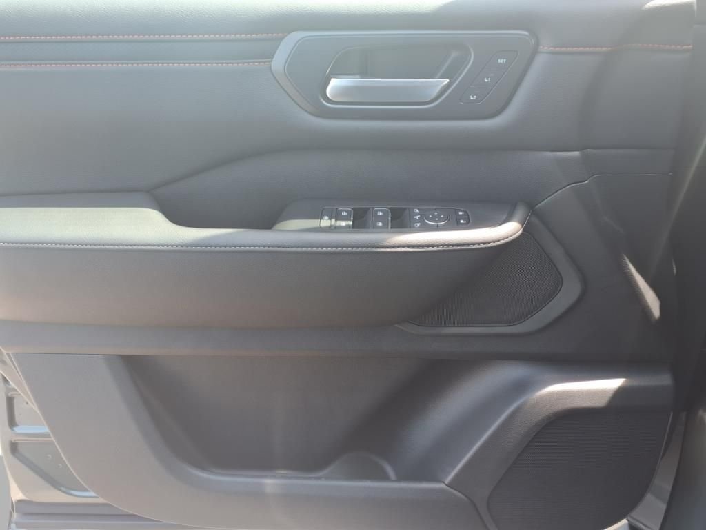 2025 Nissan Armada PRO-4X - Photo 15