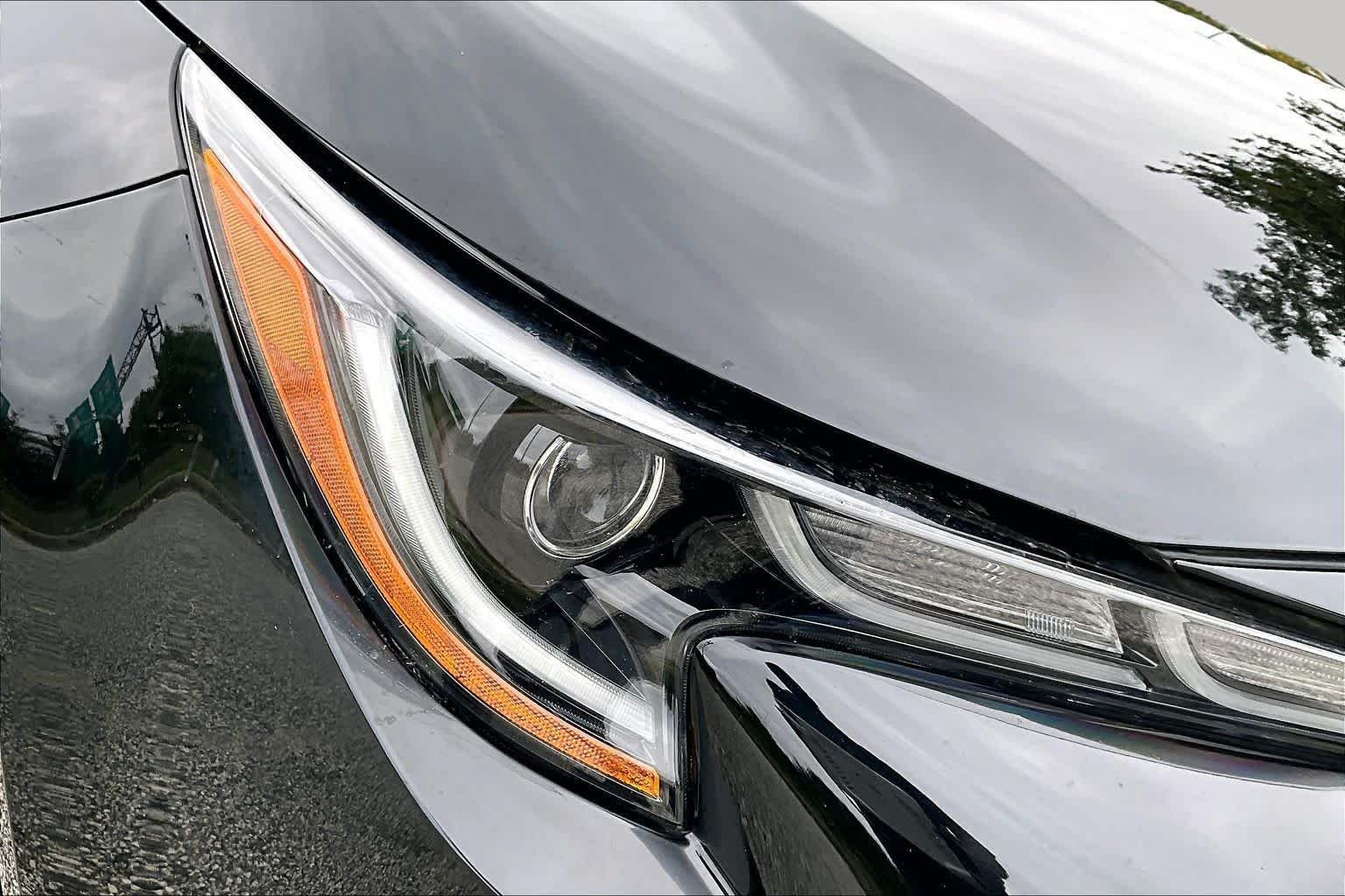 Used 2019 Midnight Black Metallic Toyota SE image 27