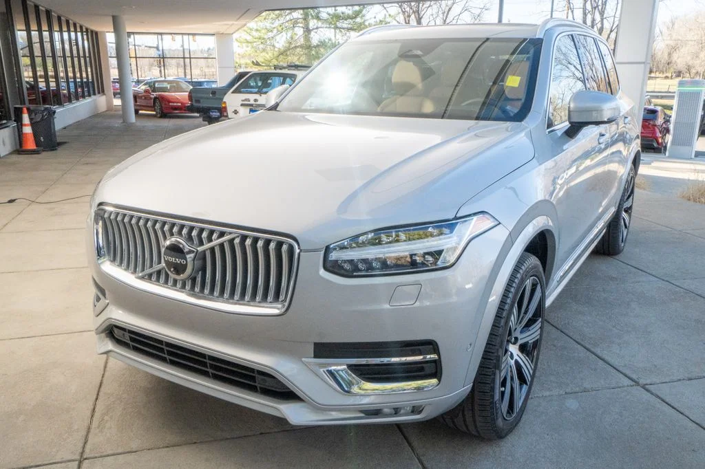 Used 2023 Silver Volvo Ultimate image 3