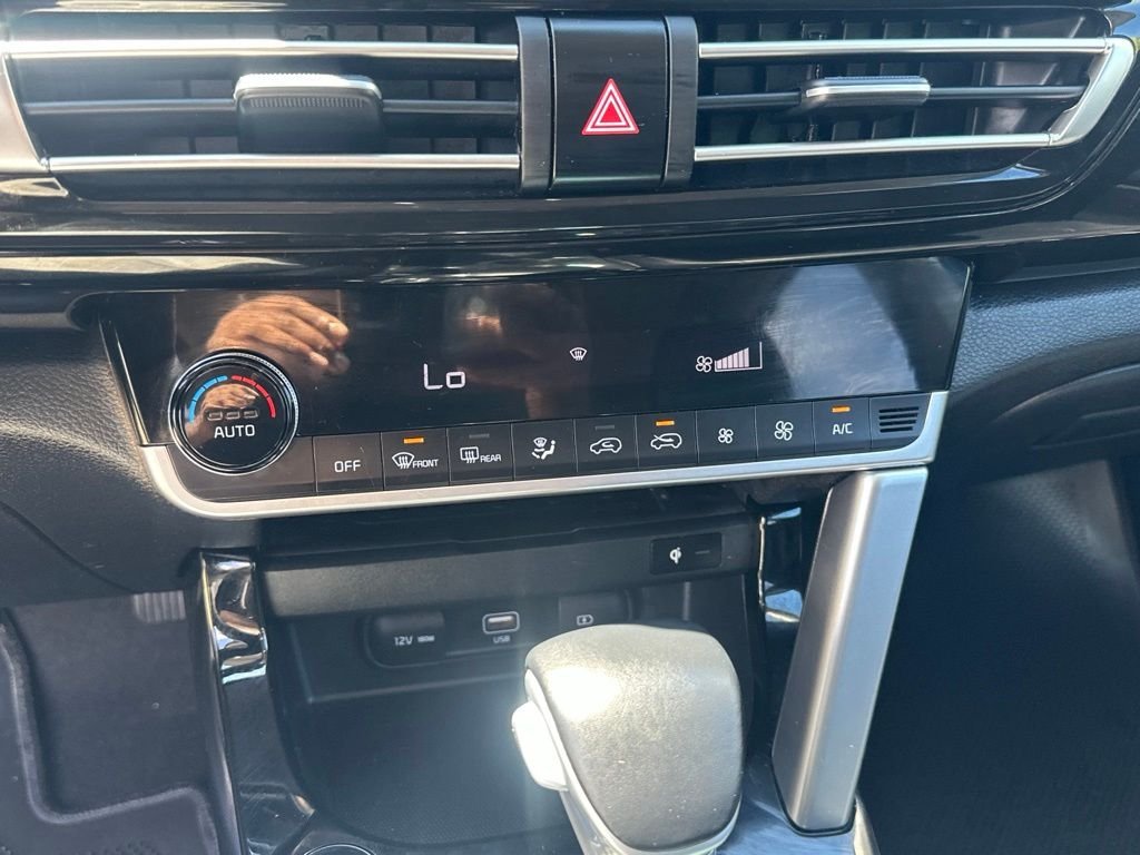 Used 2021 Black Kia EX image 17