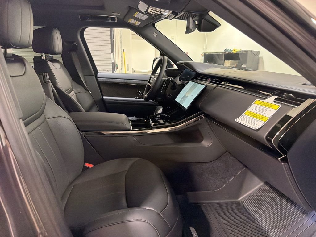 New 2026 Charente Grey Land Rover Dynamic SE P530 V8 image 25