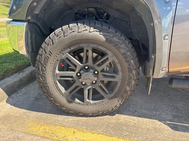 Used 2018 Gray Toyota SR5 image 9
