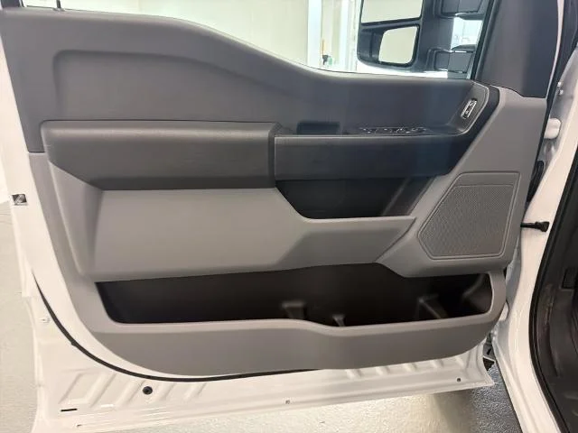 New 2027 Oxford White Ford F-350® XL image 31