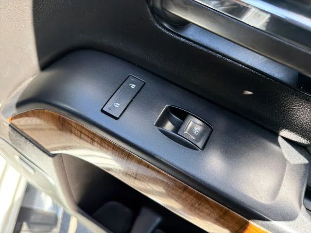 Used 2014 Silver GMC SLT image 22