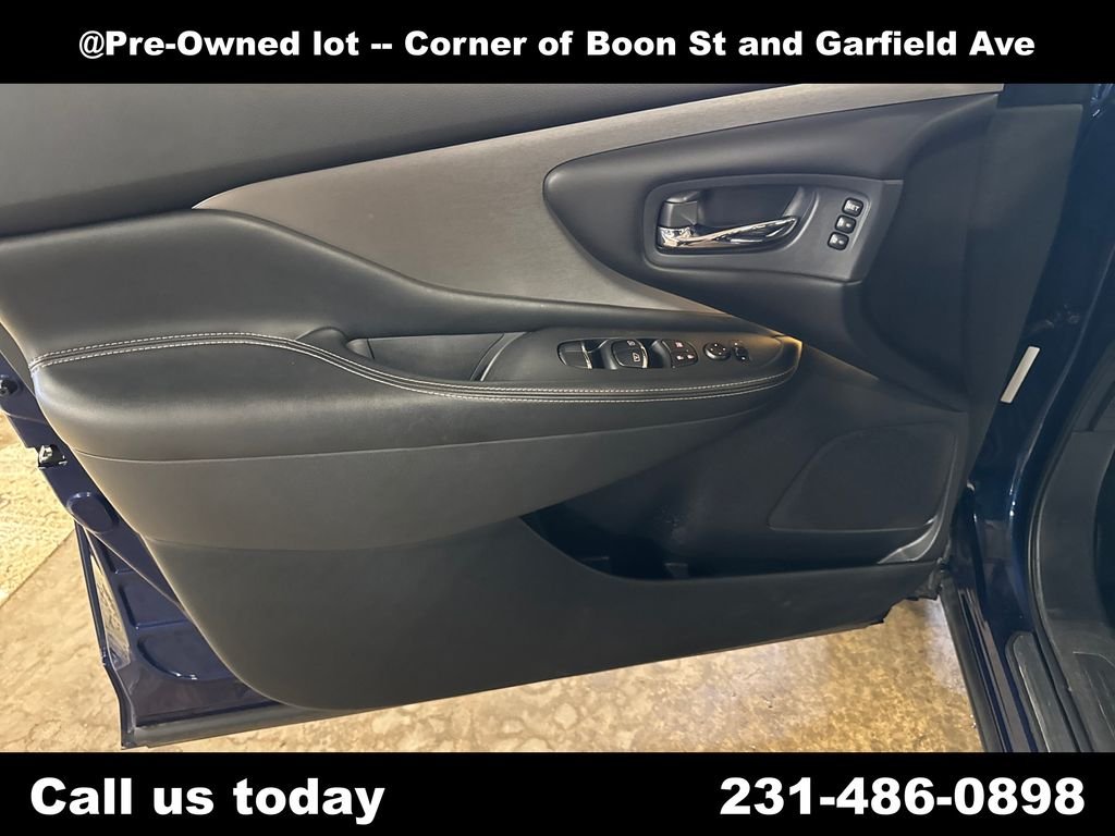 Used 2020 Blue Nissan SL image 15