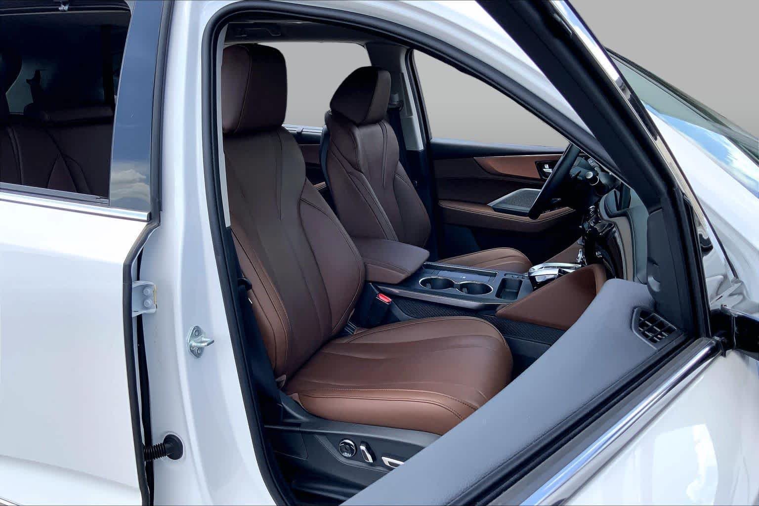 Used 2025 Platinum White Pearl Acura w/Technology Package image 9