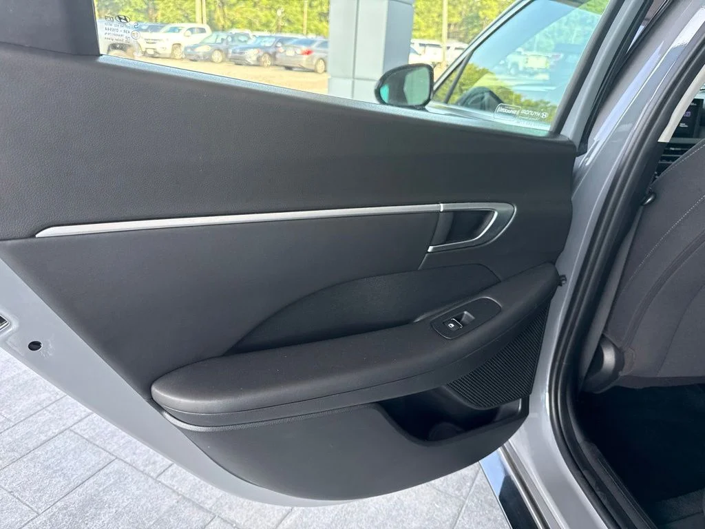 Used 2025 Blue Hyundai SEL image 44