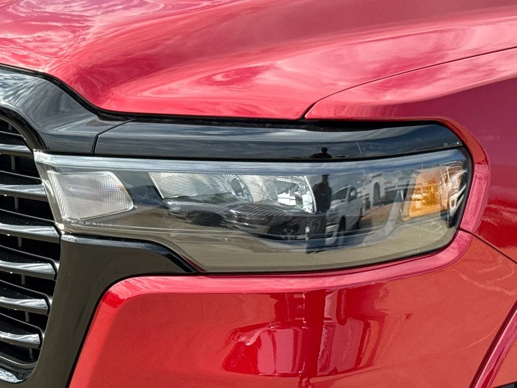 New 2026 Molten Red Pearl-Coat Exterior Paint RAM Laramie image 4