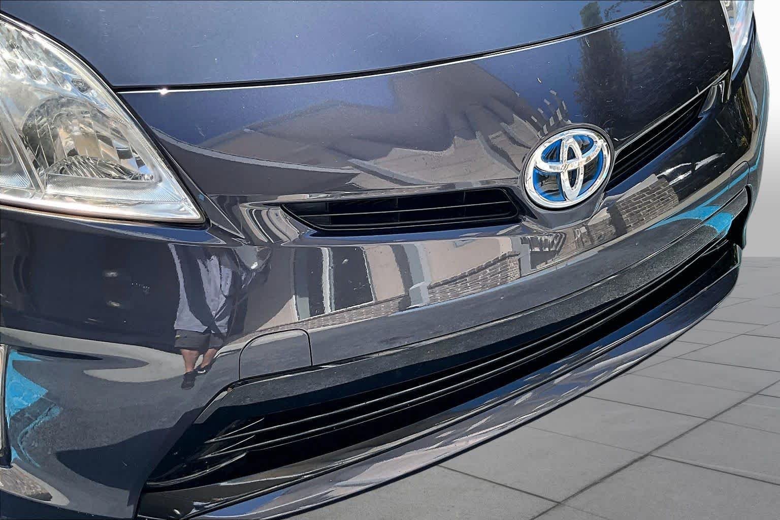 Used 2013 Winter Gray Metallic Toyota Two image 29