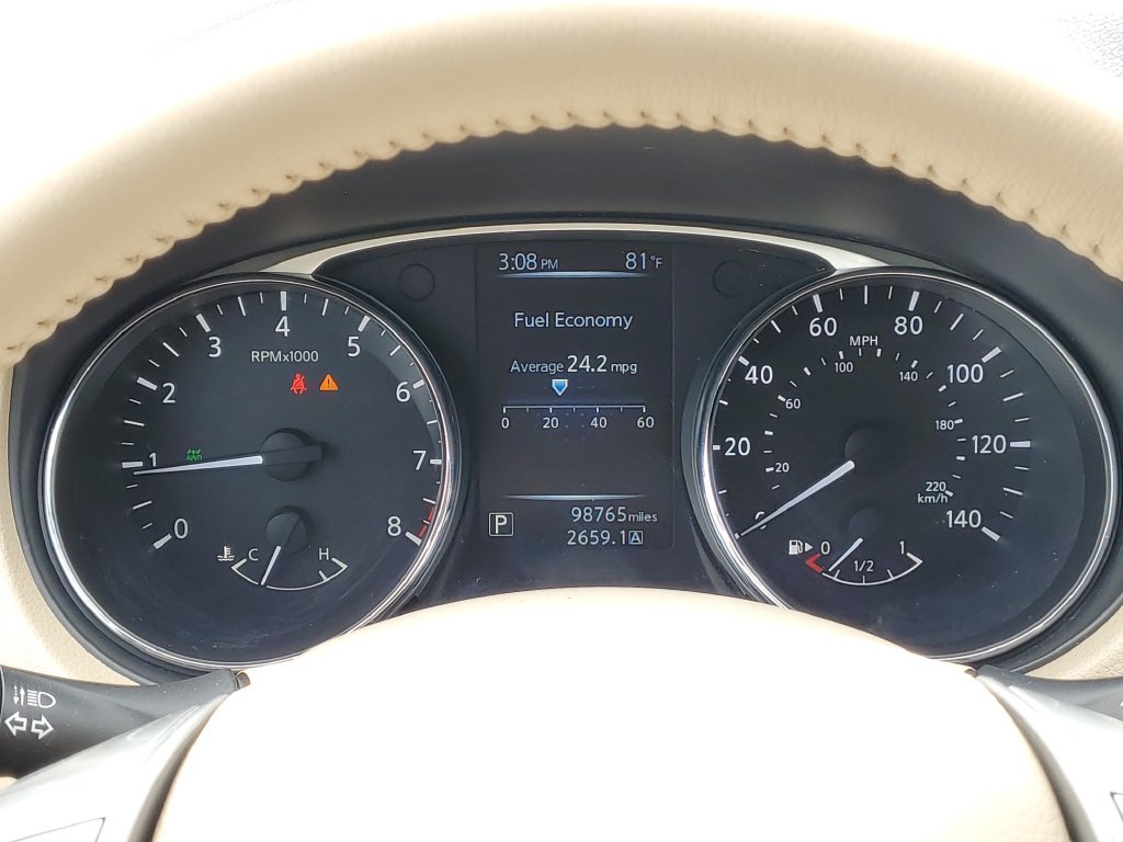 Used 2014 Moonlight White Nissan SL image 15
