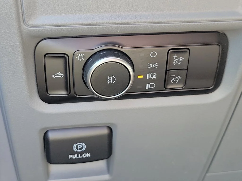 Used 2023 Oxford White Ford XL image 28