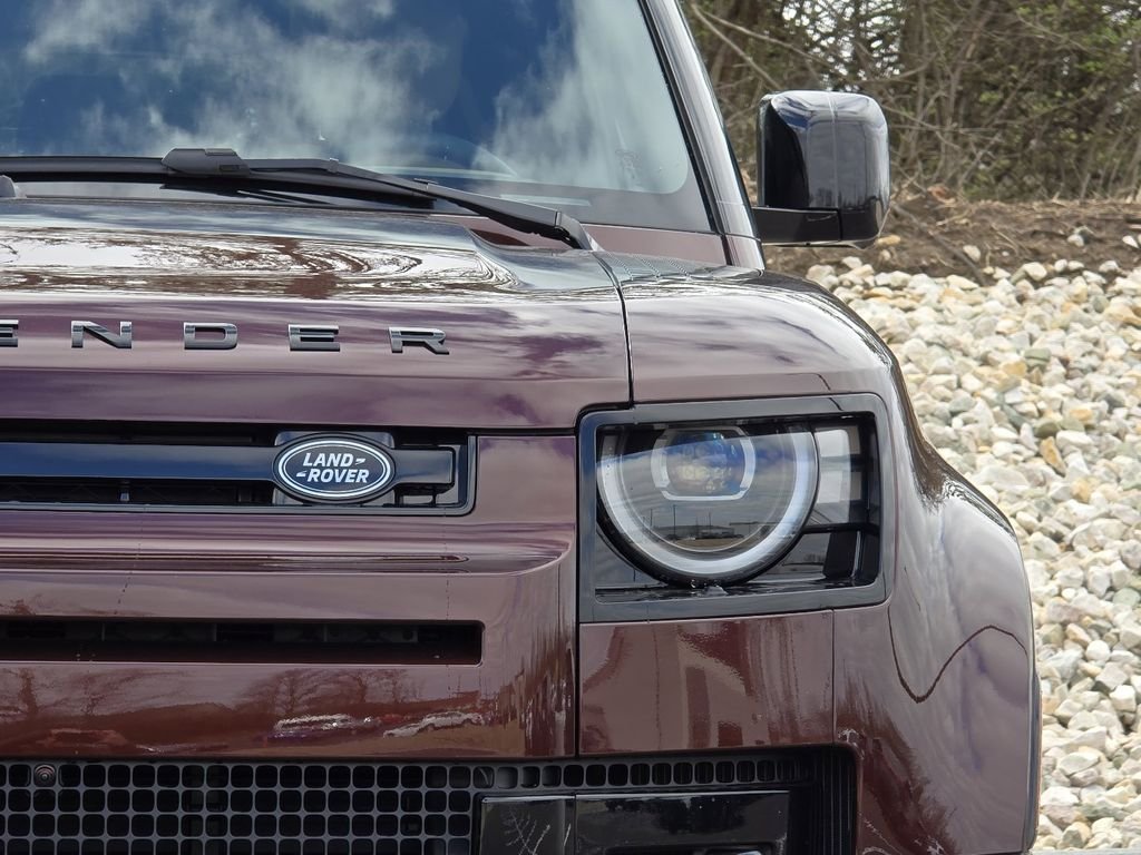 New 2026 Sedona Red Land Rover X-Dynamic se image 29