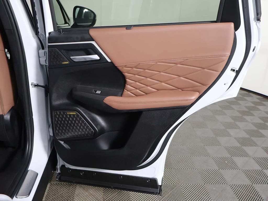 New 2026 White Mitsubishi SEL image 33