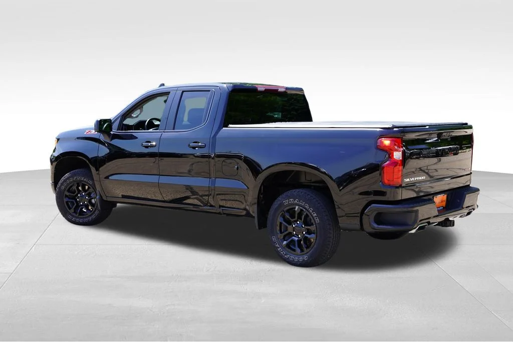Used 2023 Black Chevrolet RST image 8