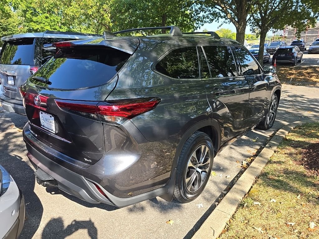 Used 2021 Gray Toyota XLE image 6