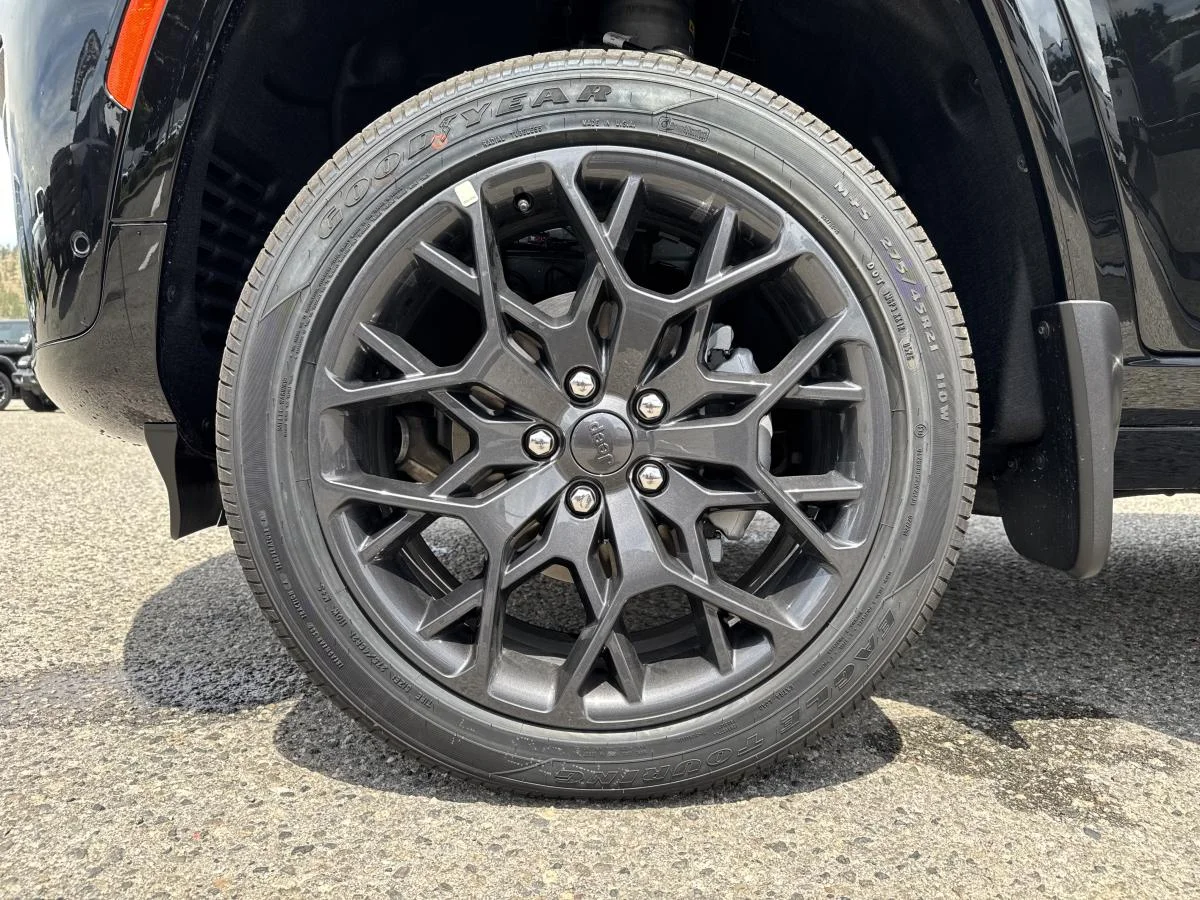 New 2026 Black Jeep Summit image 18