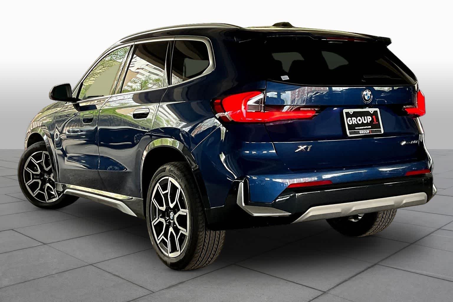Certified Used 2025 Phytonic Blue Metallic BMW xDrive28i image 11