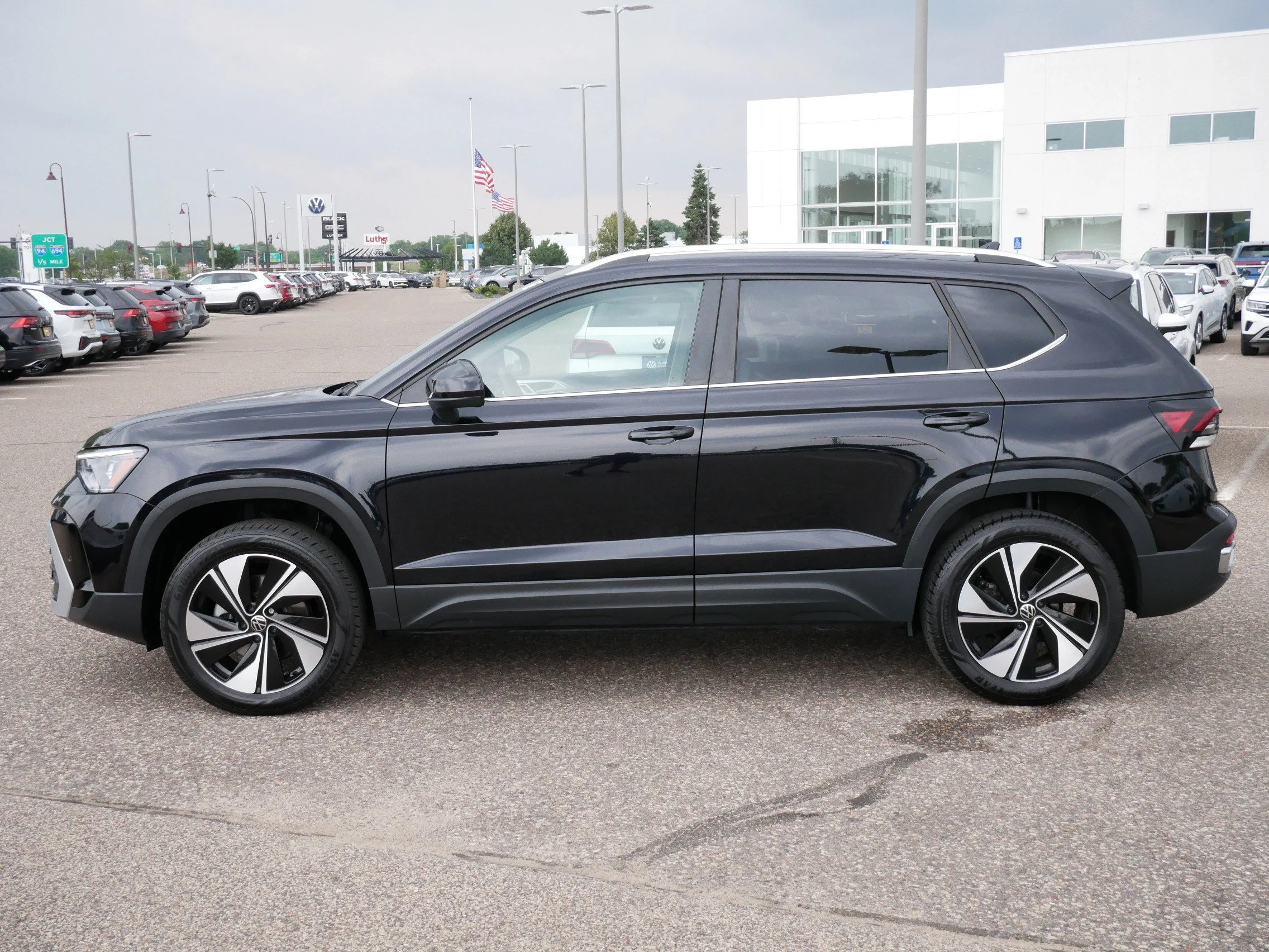 Used 2025 Black Volkswagen SE image 4
