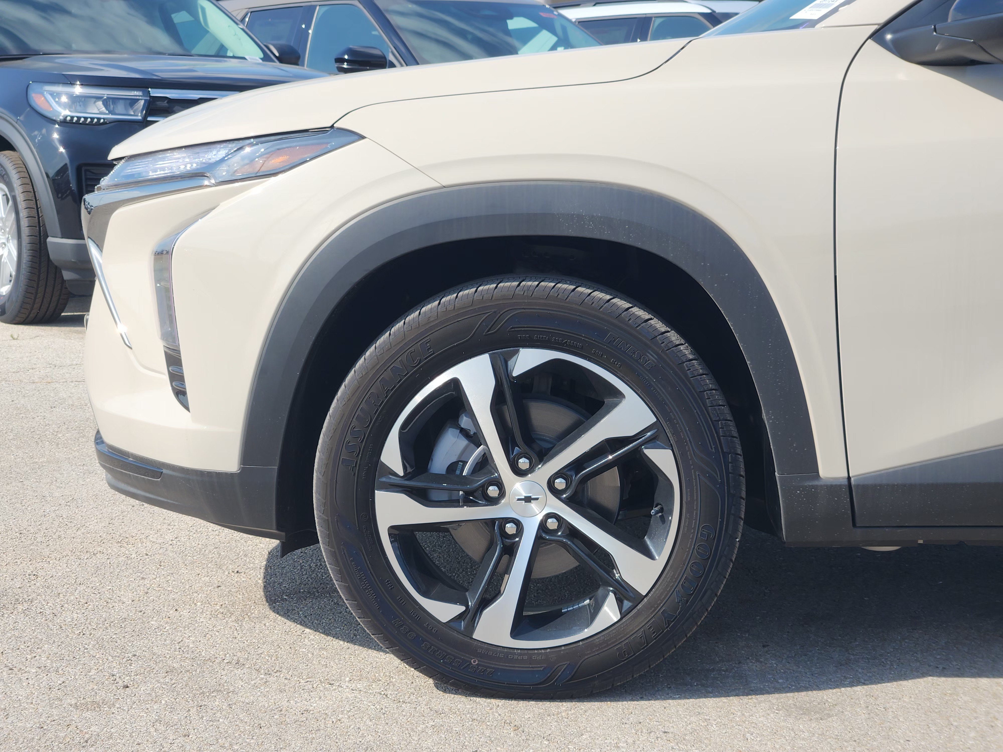 Used 2026 White Sands Chevrolet 1RS image 9