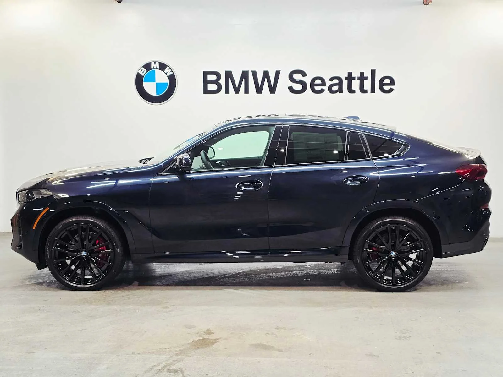 New 2026 Carbon Black Metallic BMW xDrive40i image 3