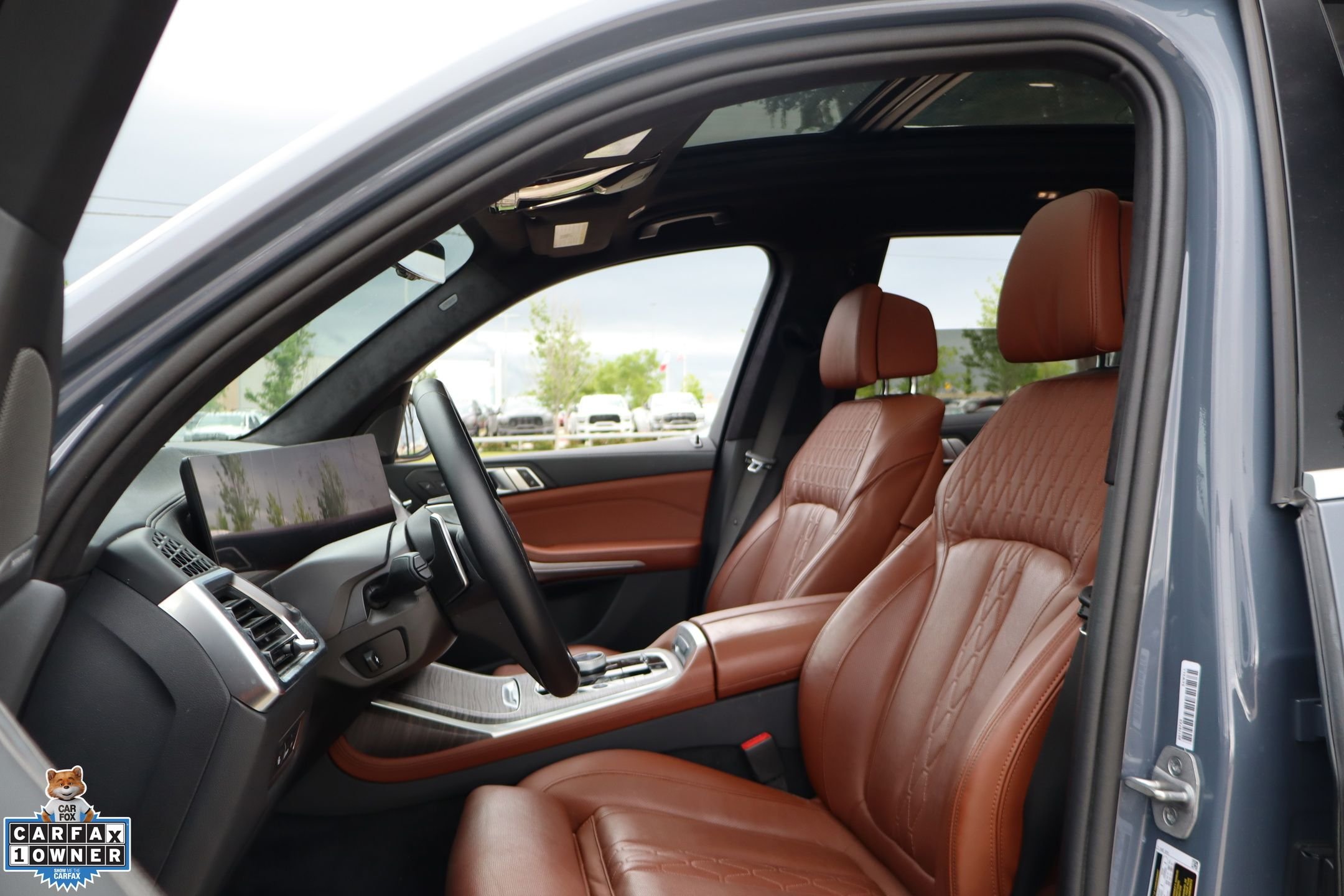 Used 2024  BMW xDrive40i image 11