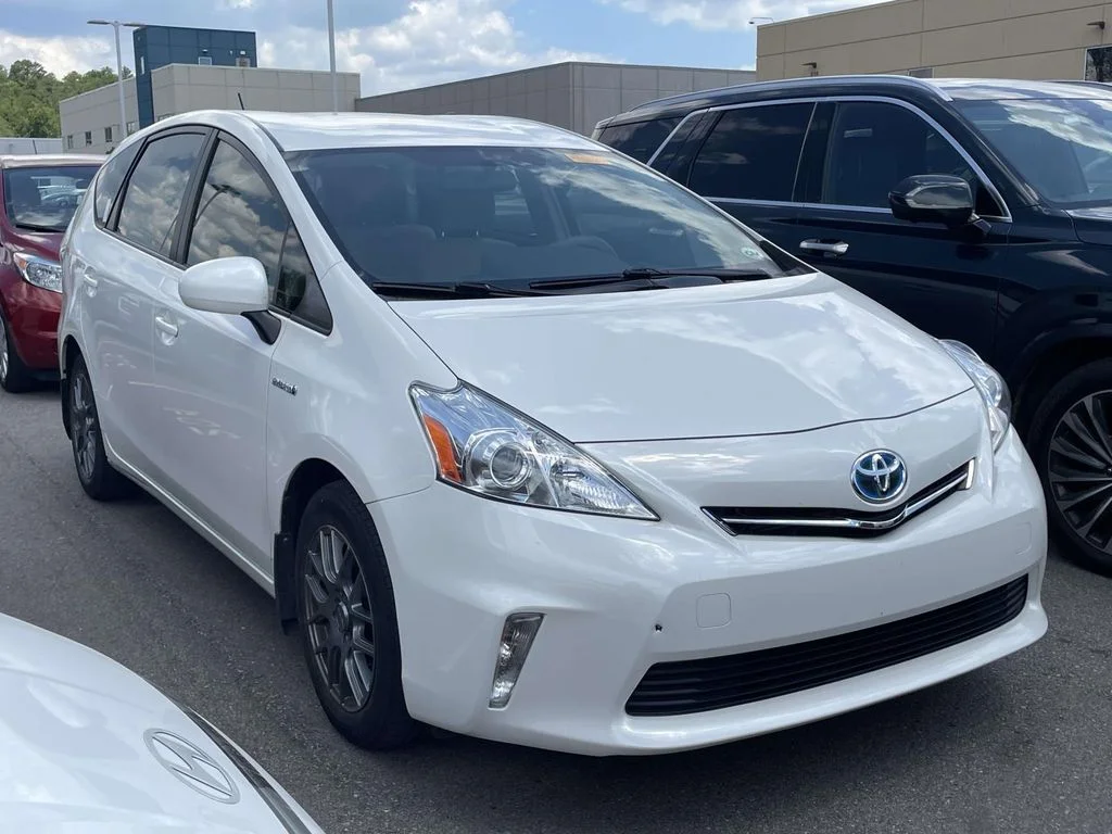 2012 Toyota Prius v Three's photo