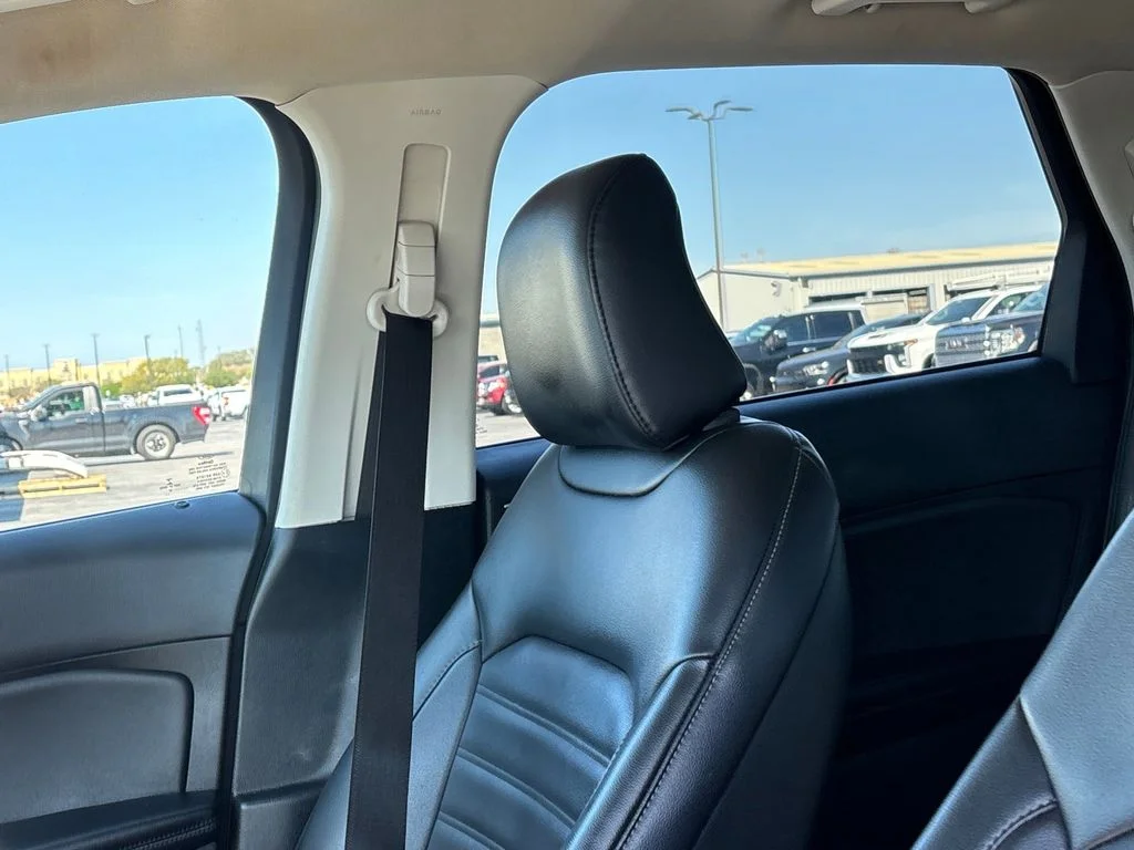 Used 2022 Silver Ford SEL image 10