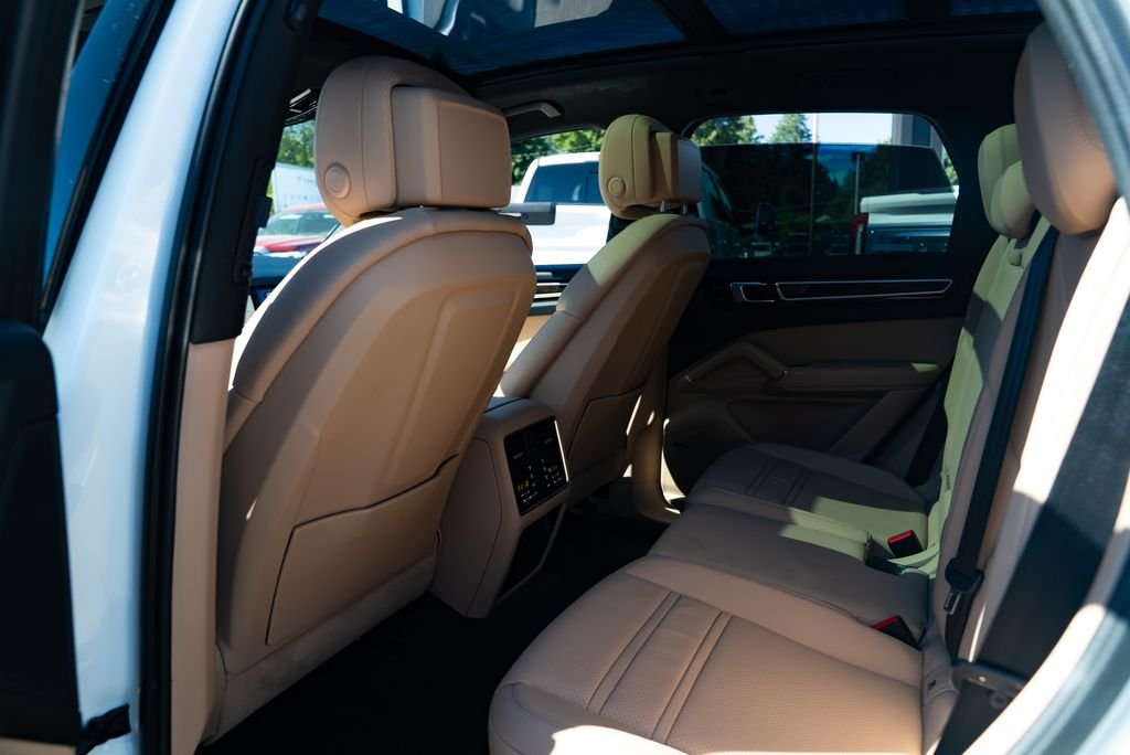 Used 2021 White Porsche Base image 20