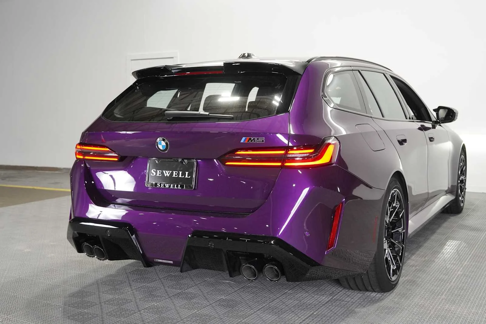 New 2026 Twilight Purple Metallic BMW  image 4