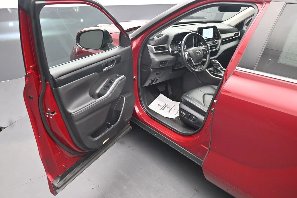 2023 Toyota Highlander XLE - Photo 19
