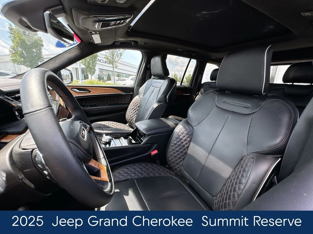 Used 2025 White Jeep Summit Reserve image 15