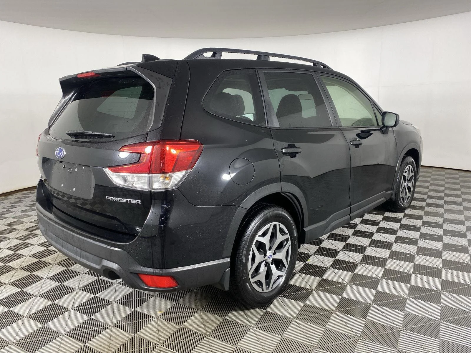 Used 2023  Subaru Premium image 7