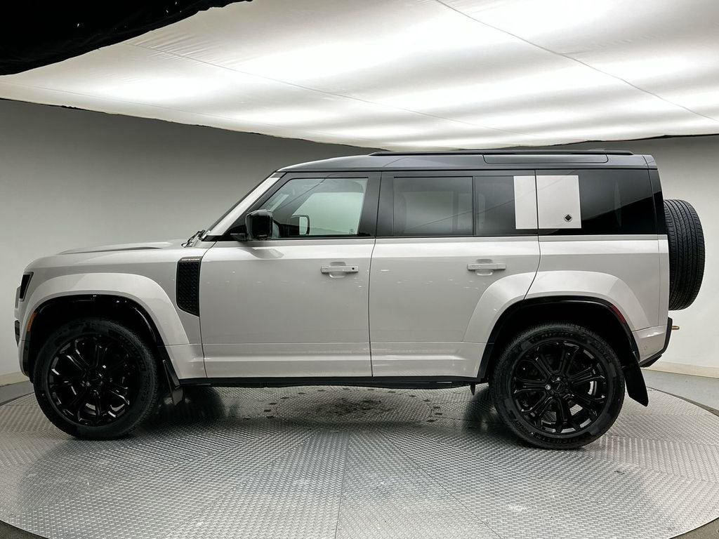 New 2026 Borasco Grey Land Rover OCTA image 2