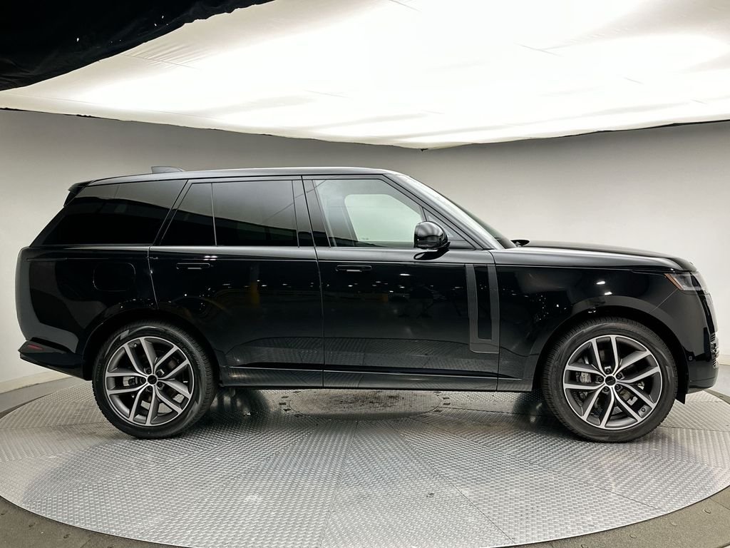 New 2026 Santorini Black Land Rover SE image 4