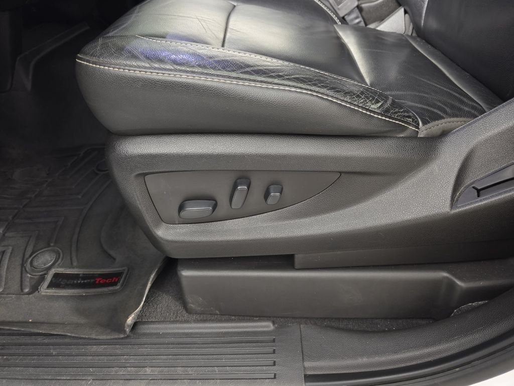 Used 2018 White GMC SLT image 21