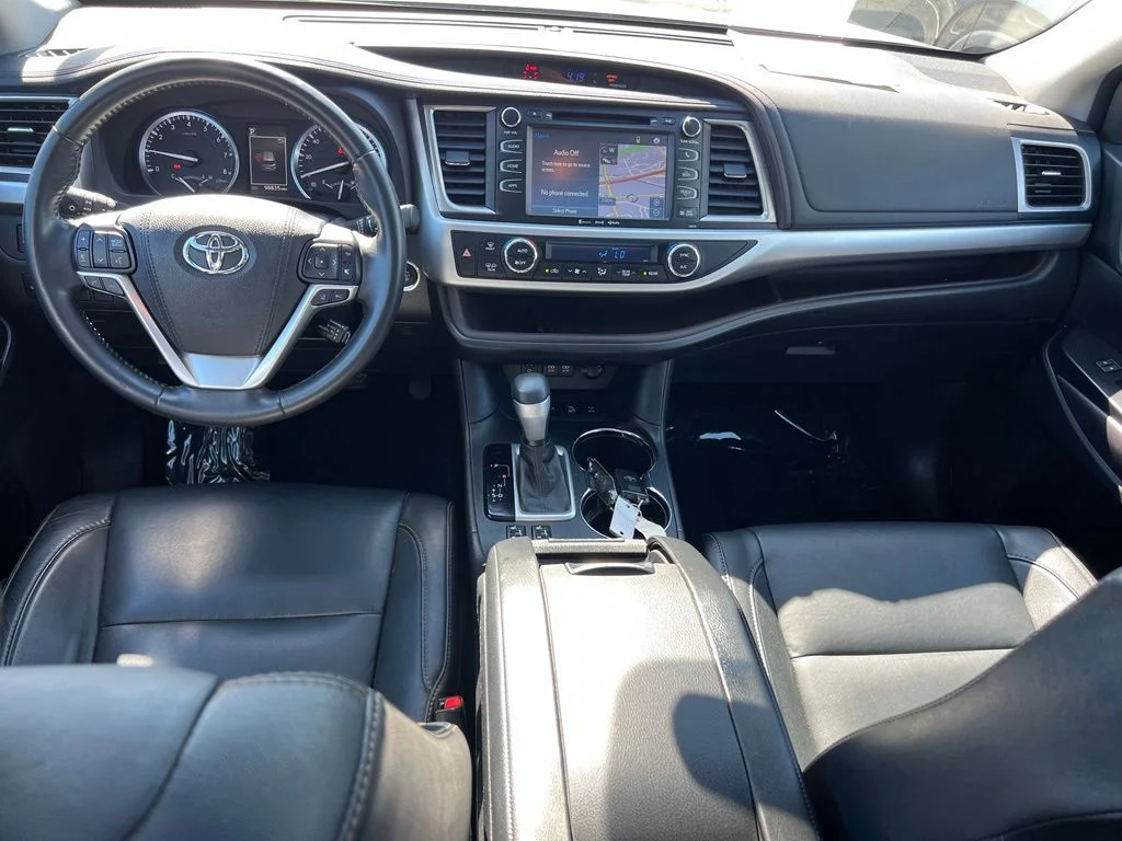 Used 2017 Predawn Gray Mica Toyota XLE image 18