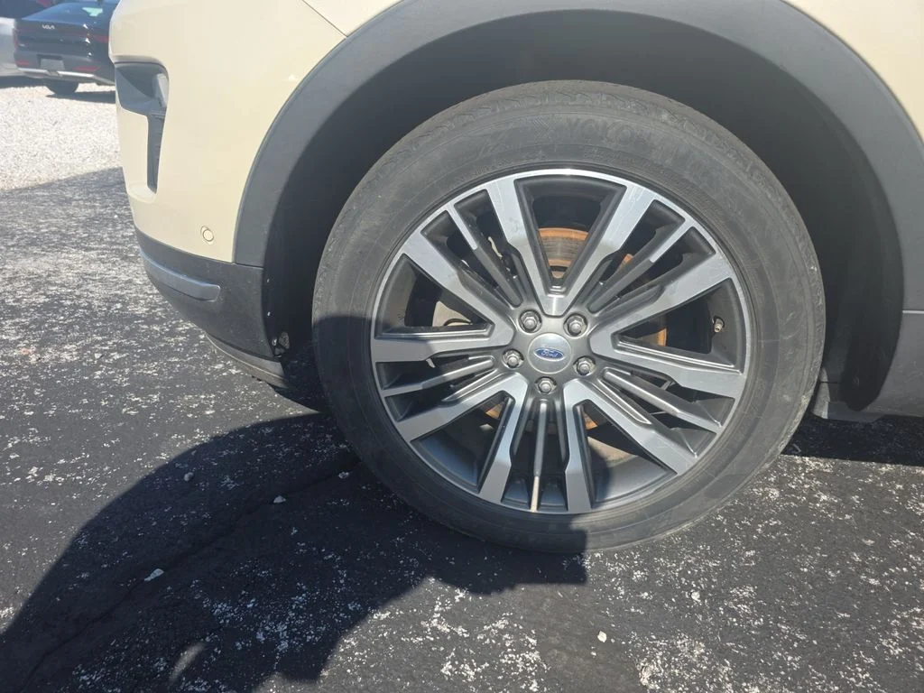 Used 2018 Silver Ford Platinum image 28