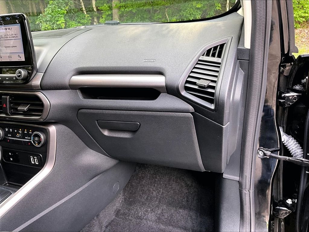 Used 2019 Shadow Black Ford SE image 13