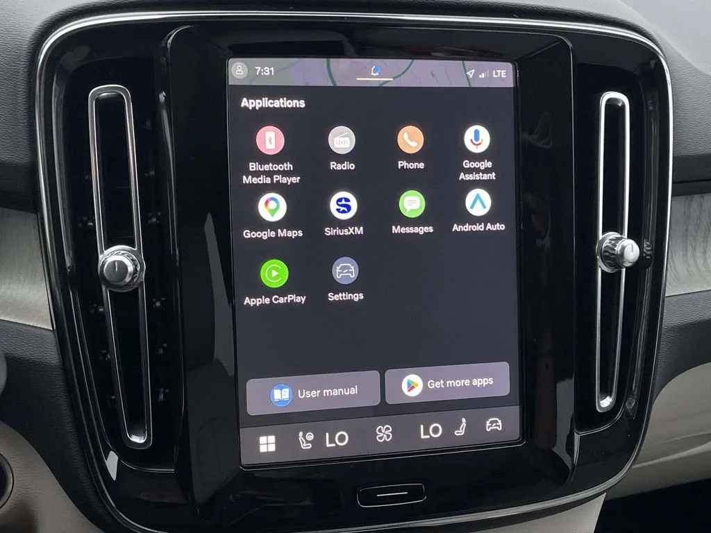 2025 Volvo XC40 Plus - Photo 16