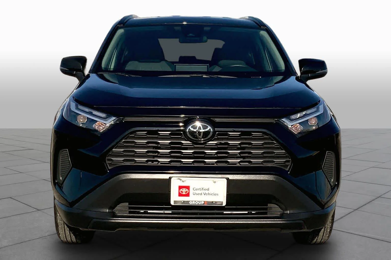 Used 2025 Midnight Black Metallic Toyota XLE image 4