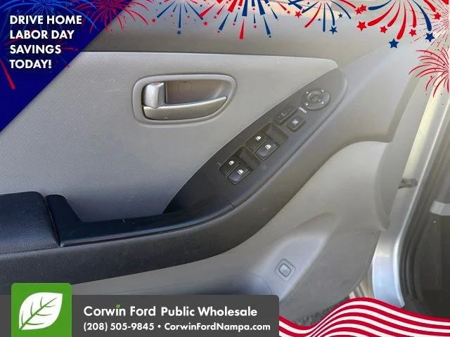 Used 2009 Quicksilver Metallic Hyundai  image 7