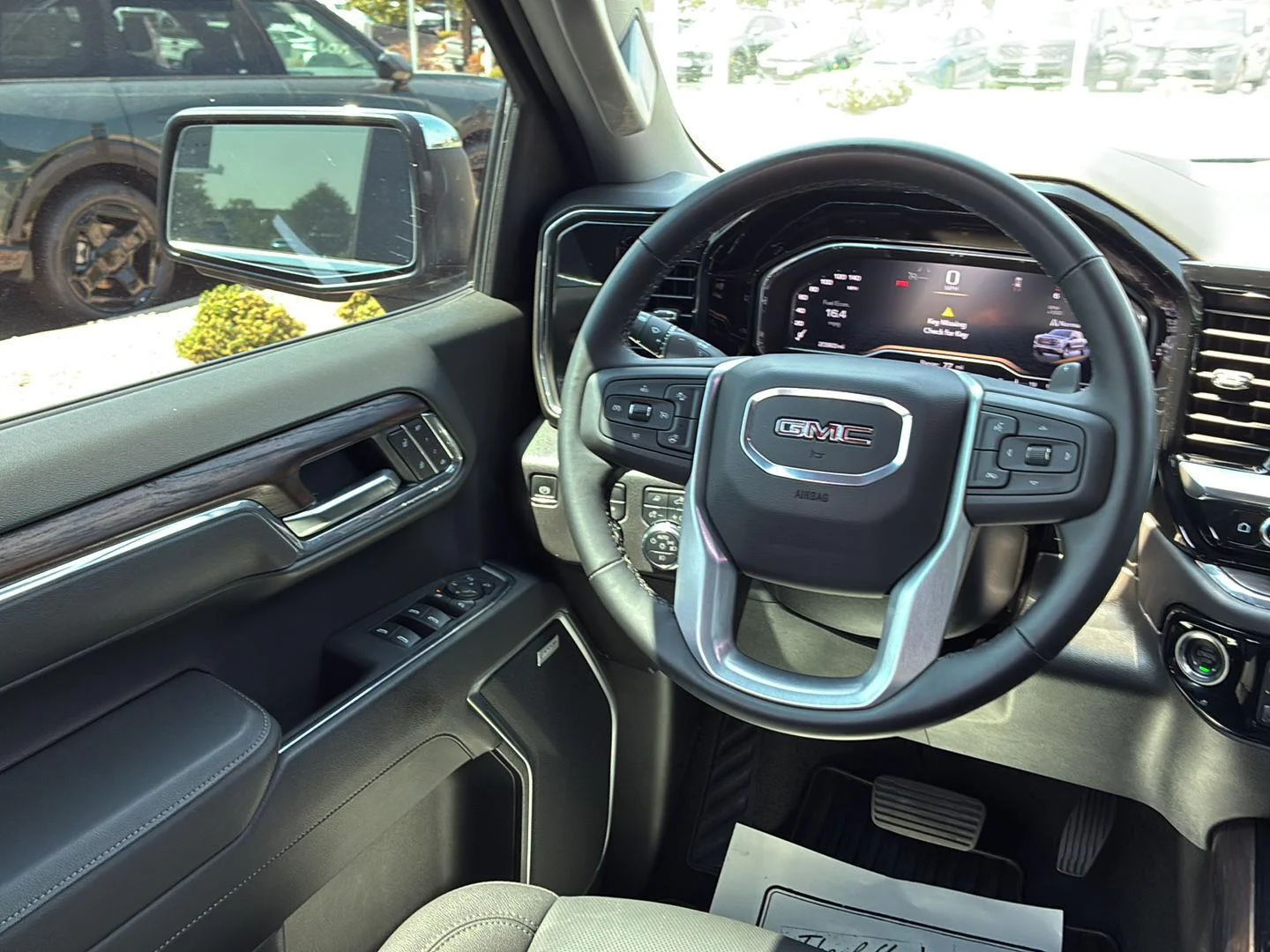 Used 2025 Onyx Black GMC SLT image 25