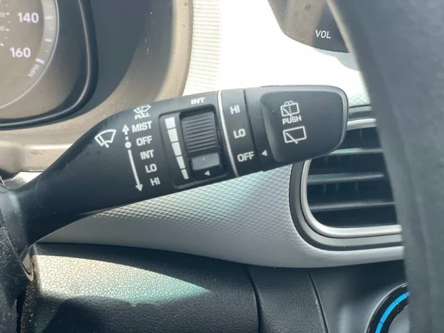 Used 2020 Gray Hyundai SE image 22