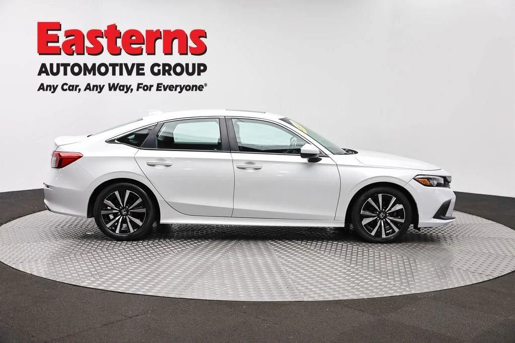 Used 2023 White Honda EX image 4