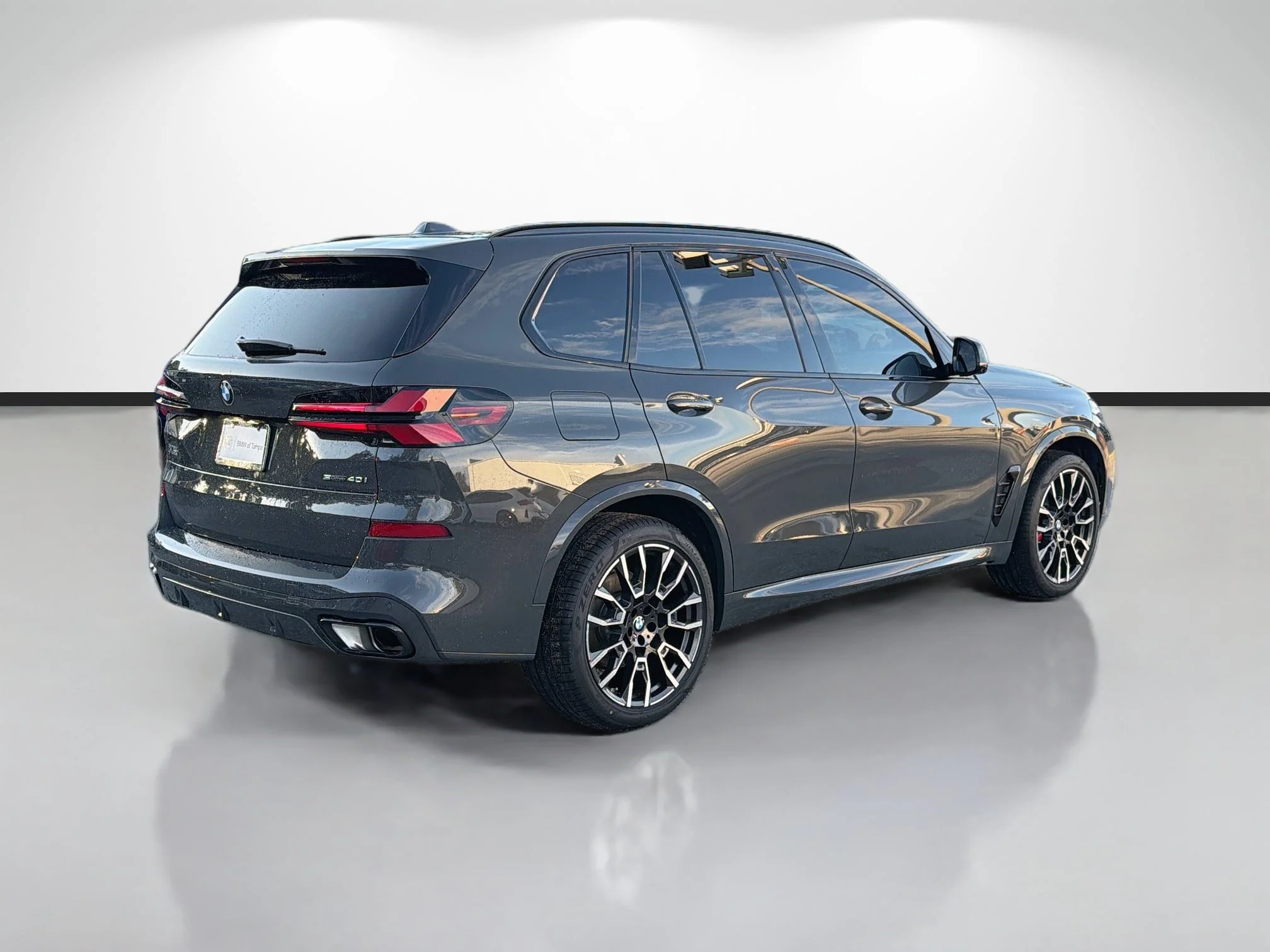 Used 2024 Dravit Grey Metallic BMW sDrive40i image 3