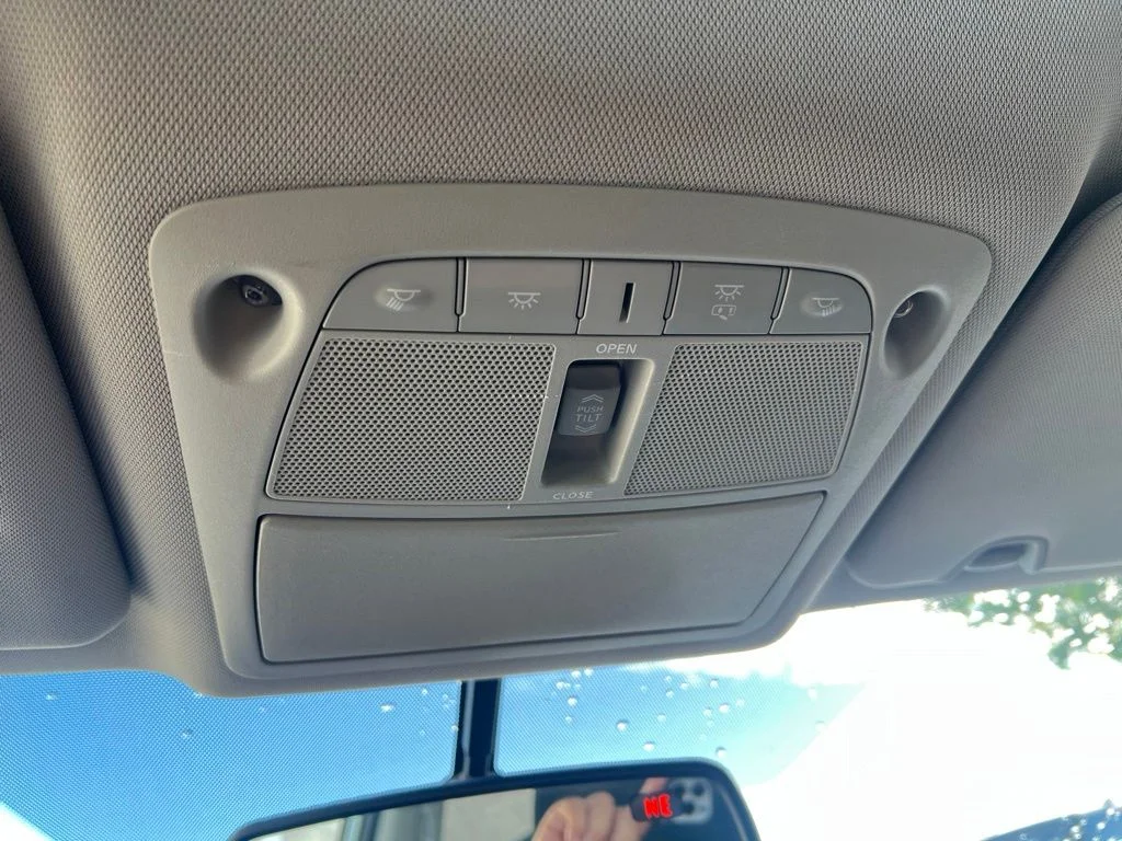 Used 2016 White Nissan SV image 37